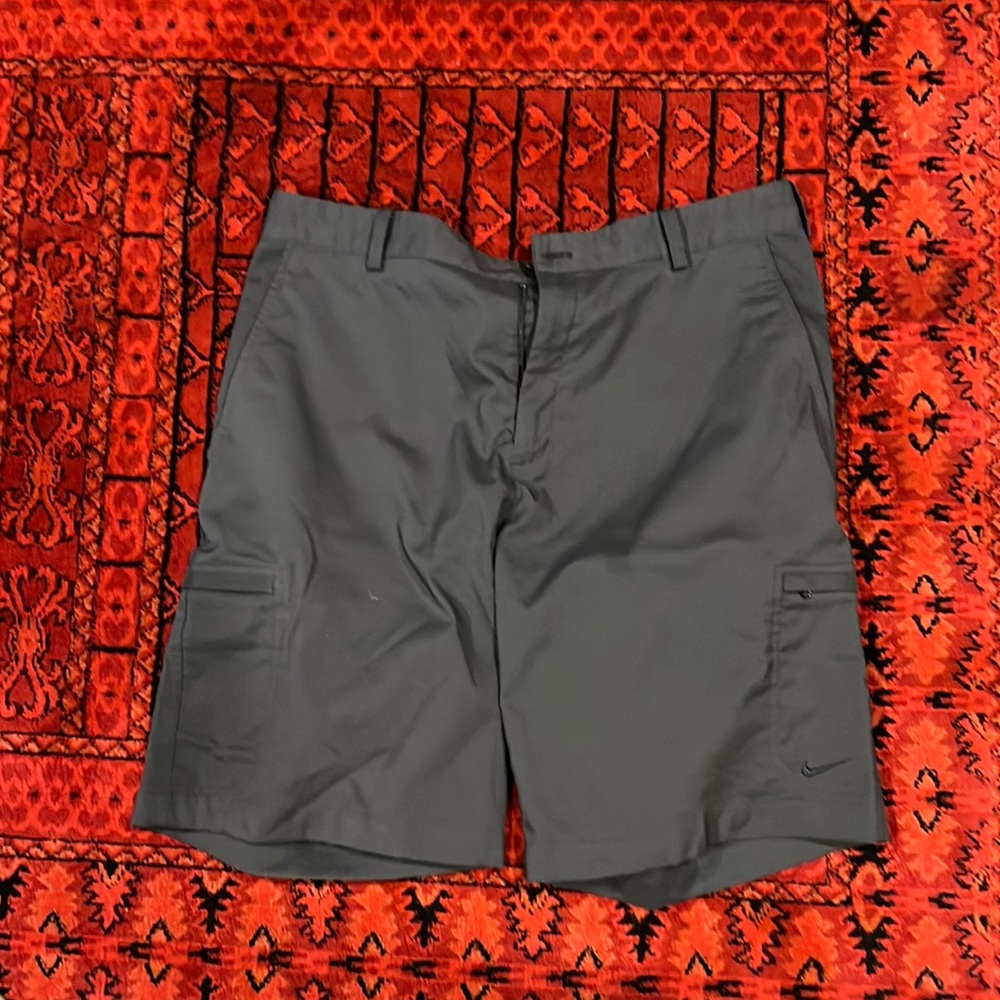 Men’s Nike dry fit cargo golf shorts